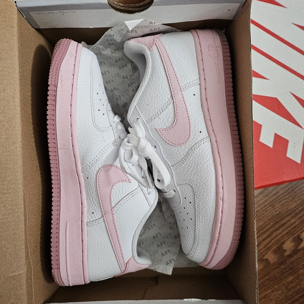 NIKE Pink Air Force size 5.5Y
